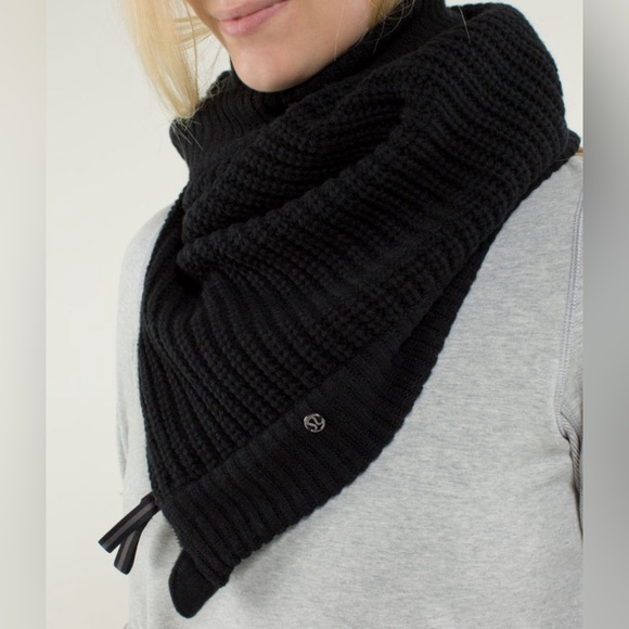 Lululemon Falling Freely Neck Warmer Merino Wool Scarf Black Chunky Knit Zipper - Picture 1 of 7
